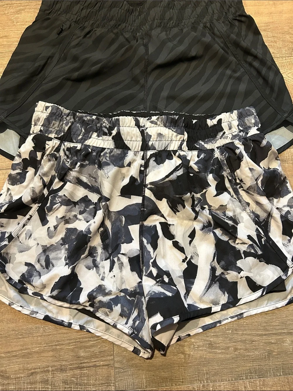 Women’s L Athletic Shorts - Picture 2 of 9